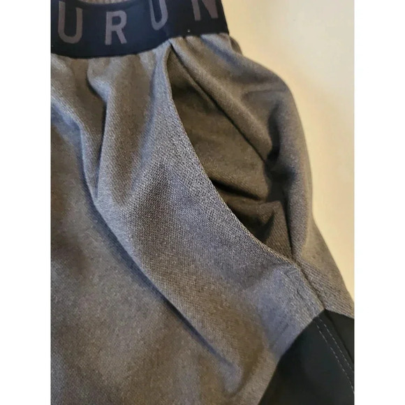 Under Armour Heatgear Active Shorts - Picture 2 of 5